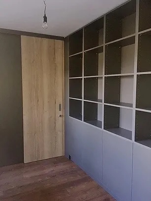 Aktenschrank und Schiebetür